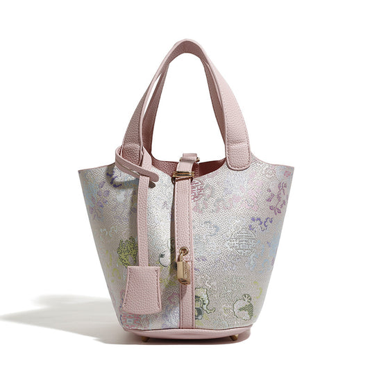 Pink printed woven bucket tote bag with leather handles and lock charm by http://detail.1688.com/offer/1075533343084.html